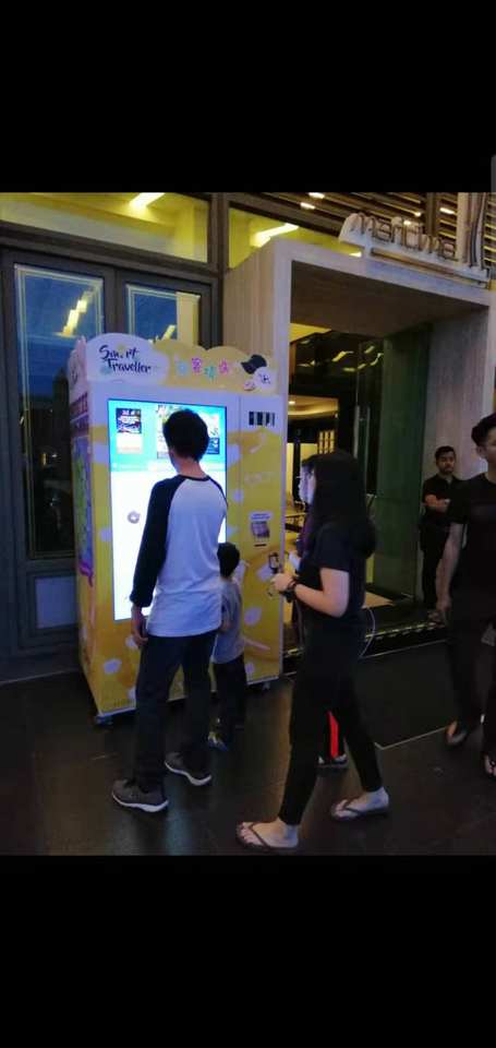 Customized design smart classic snack combination automatic vending machine